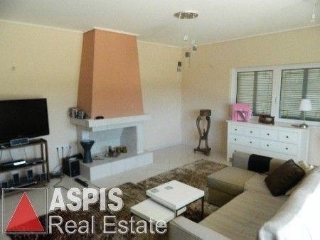 (For Sale) Residential Floor Apartment || East Attica/Voula - 190 Sq.m, 3 Bedrooms, 800.000€