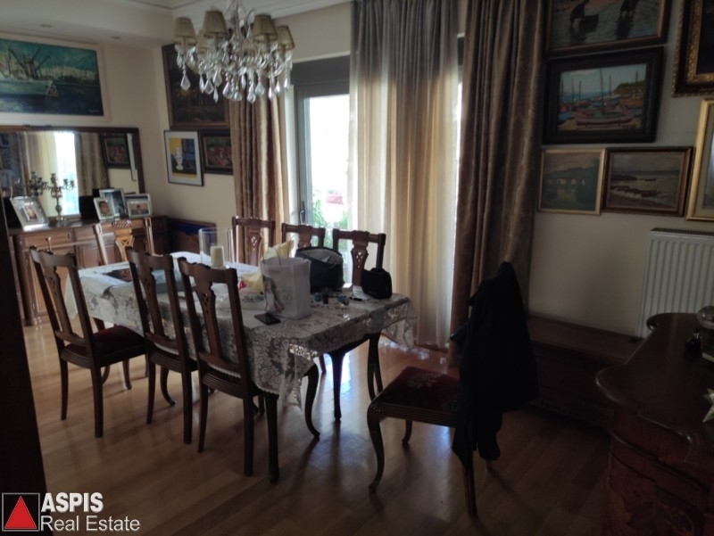 (For Sale) Residential Floor Apartment || Piraias/Piraeus - 165 Sq.m, 3 Bedrooms, 530.000€