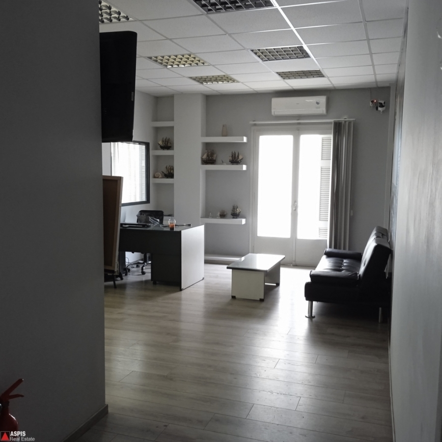 (For Sale) Commercial Office || Piraias/Drapetsona - 216 Sq.m, 160.000€