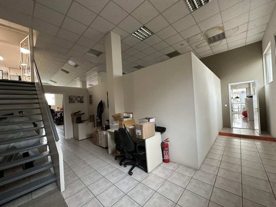(For Sale) Commercial Retail Shop || Athens North/Metamorfosis - 300 Sq.m, 580.000€
