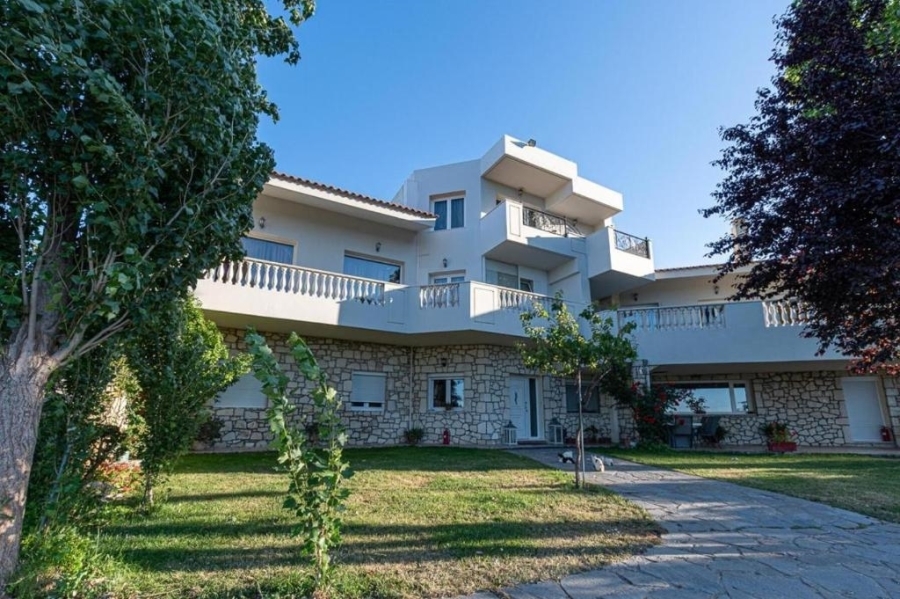 (For Sale) Residential Residence complex || Irakleio/Gorgolaini - 880 Sq.m, 6 Bedrooms, 2.300.000€