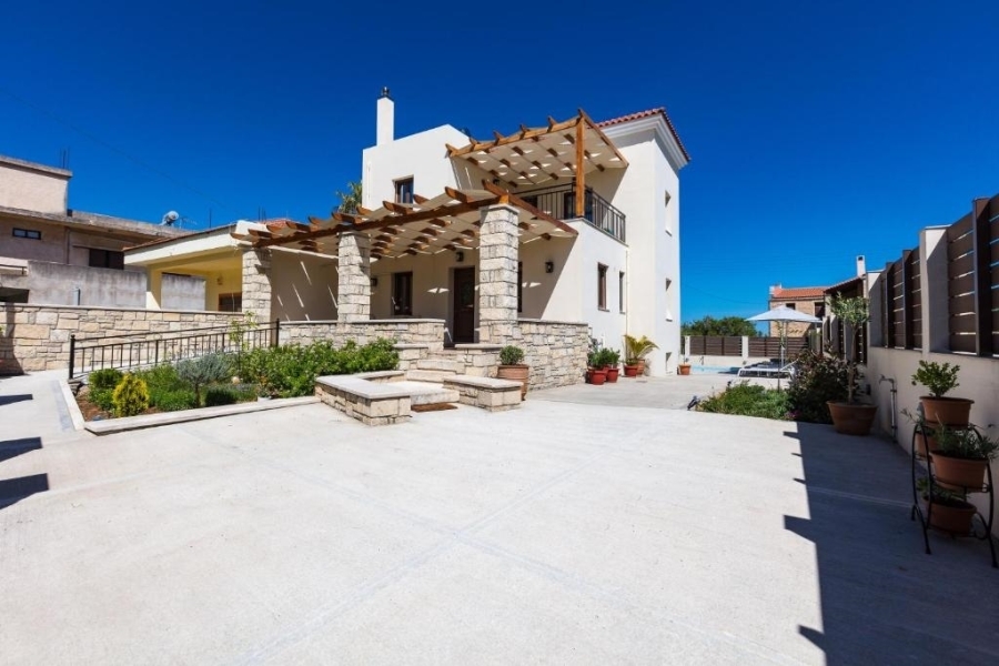 (For Sale) Residential Villa || Rethymno/Nikiforos Fokas  - 180 Sq.m, 4 Bedrooms, 370.000€