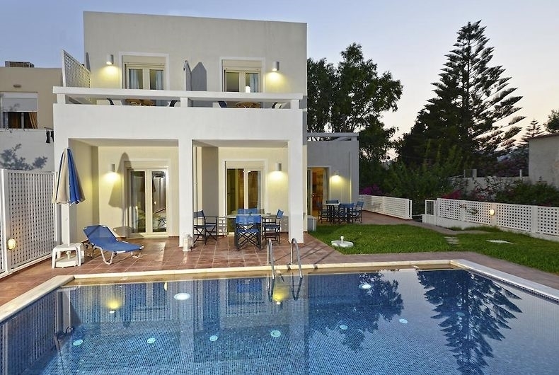 (For Sale) Residential Residence complex || Rethymno/Rethymno - 295 Sq.m, 6 Bedrooms, 585.000€